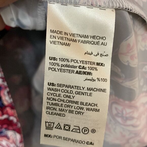 Chicos Zenergy size 3 (16-18) floral windbreaker/jacket/top with bag for storage - Picture 8 of 11